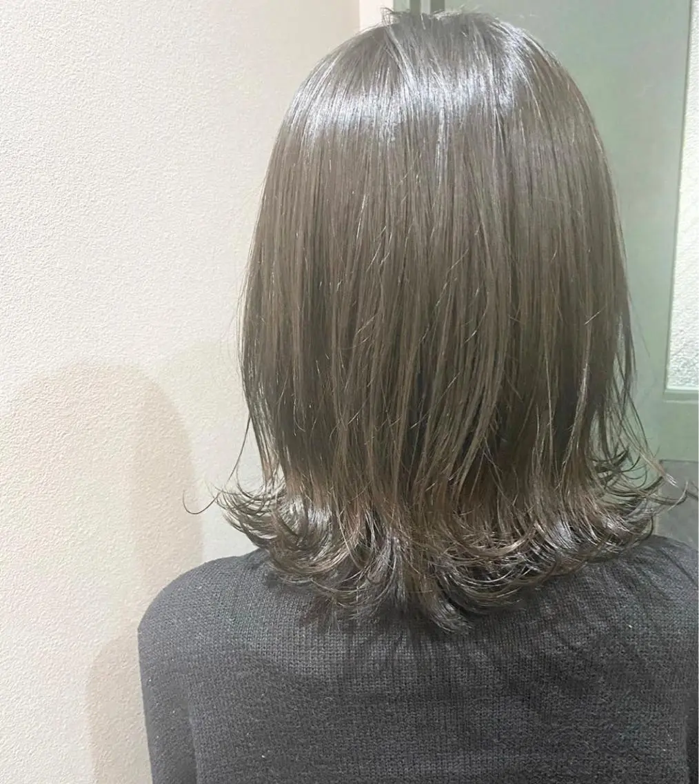 ミディアム カラー アッシュ オリーブアッシュ moanin モーニンのヘアスタイル