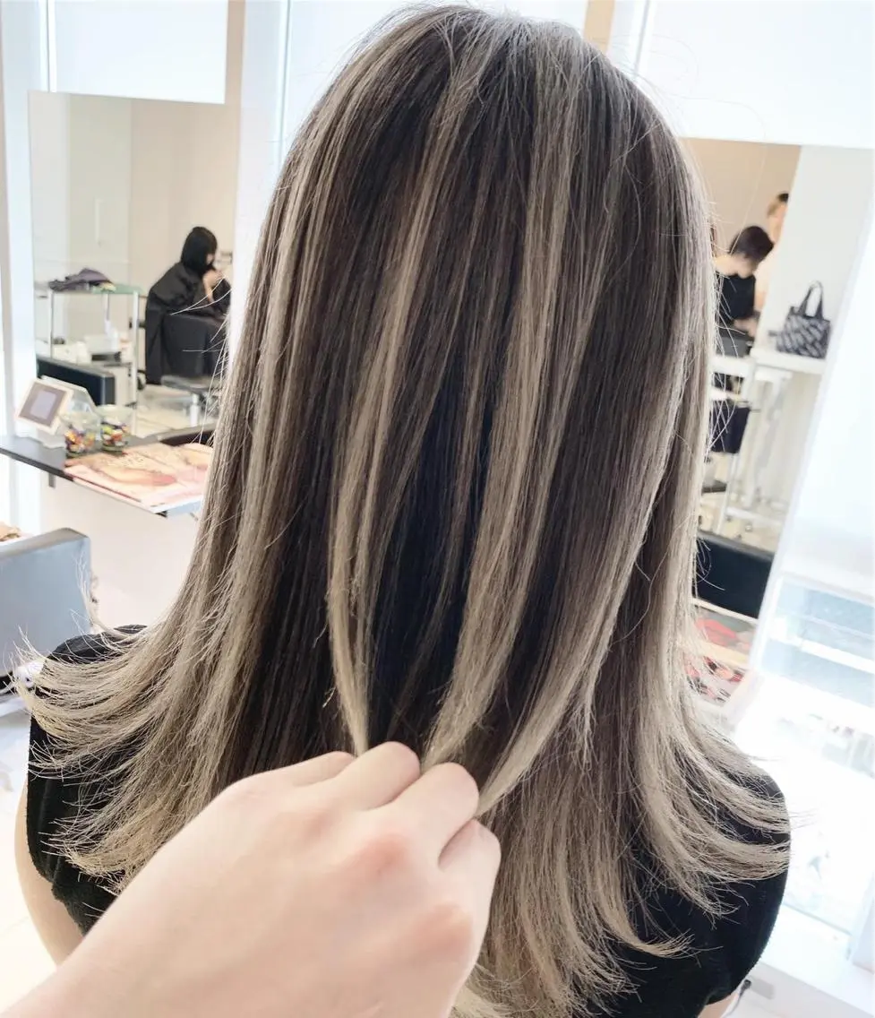 セミロング カラー パーマ アッシュ バレイヤージュ ベージュカラー ブラウンカラー オレンジ 【公式】amble luxe池袋東口🩷のヘアスタイル