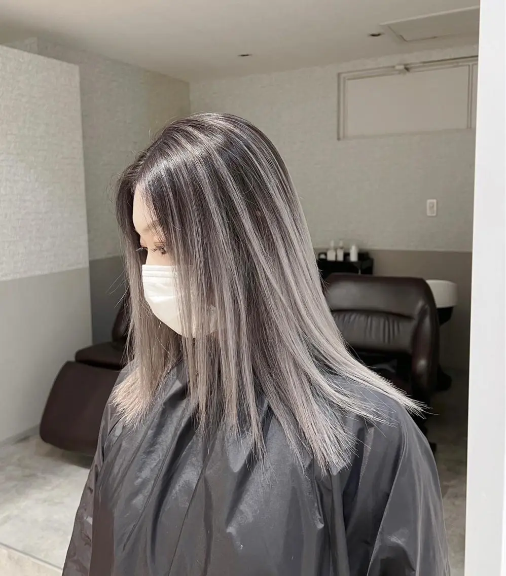 ミディアム カラー バレイヤージュ グレージュ レイヤーカット ヘアカラー トリートメント 指名数No.1 /NAOYAのヘアスタイル