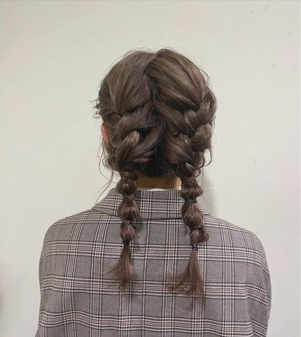 セミロング カラー ヘアアレンジ 外山 なつ美のネイルデザイン