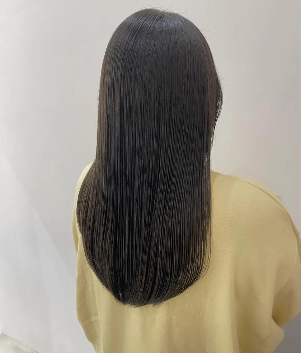 ロング カラー ベージュカラー 関 桃萌果のヘアスタイル