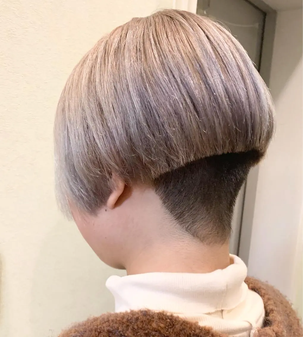 ショート カラー シルバー ショートヘア NUMBER_ ユイナのヘアスタイル