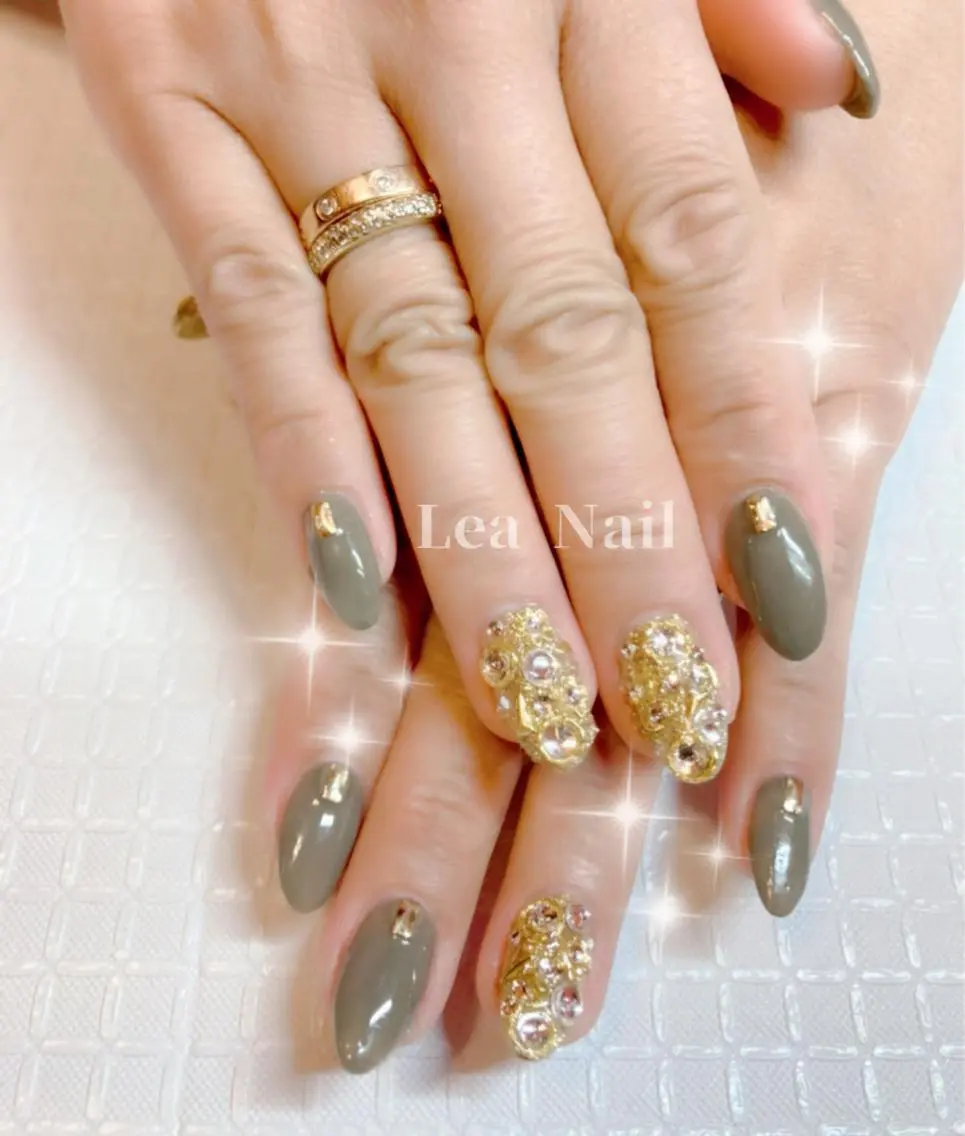 ネイル ゴールド ゴージャス Lea Nailのネイルデザイン