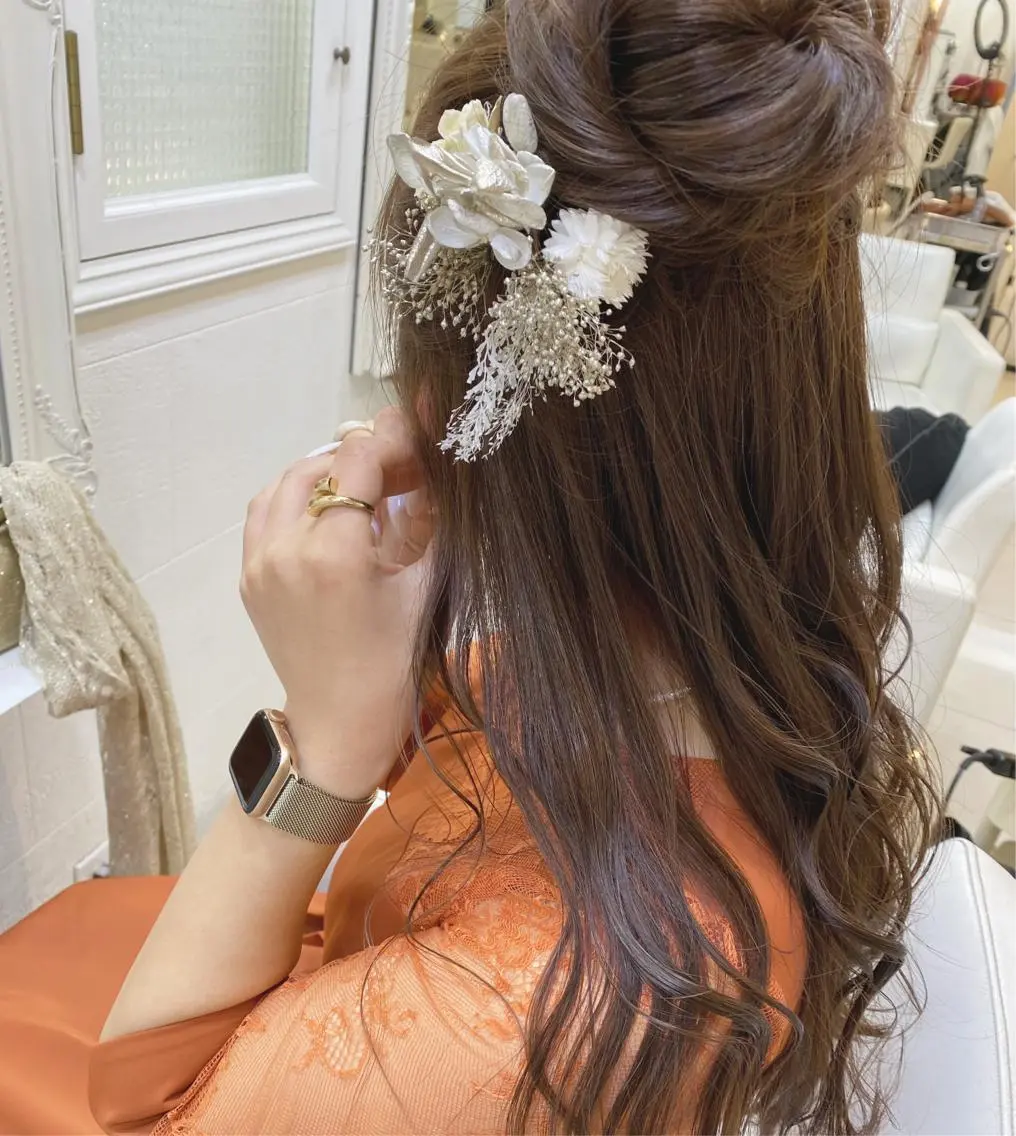 ロング カラー ヘアアレンジ マツエク・マツパ アイブロウ ハーフアップ お団子ヘア 透明感カラー🫧ヘア セット🫧松本菜月の眉毛・アイブロウイメージ