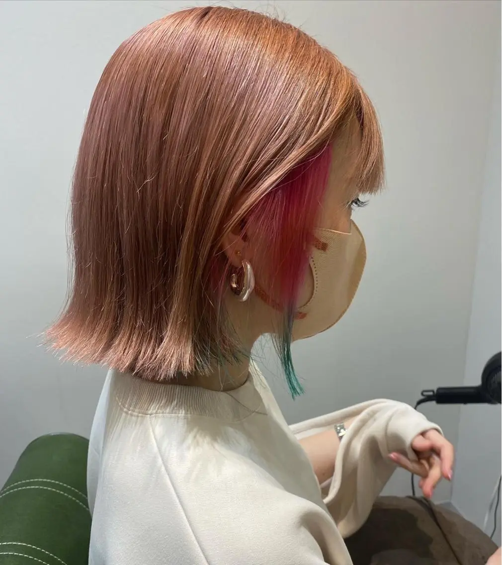 ミディアム カット ヘアカラー トリートメント 派手髪系🦄美容師 chikaのヘアスタイル