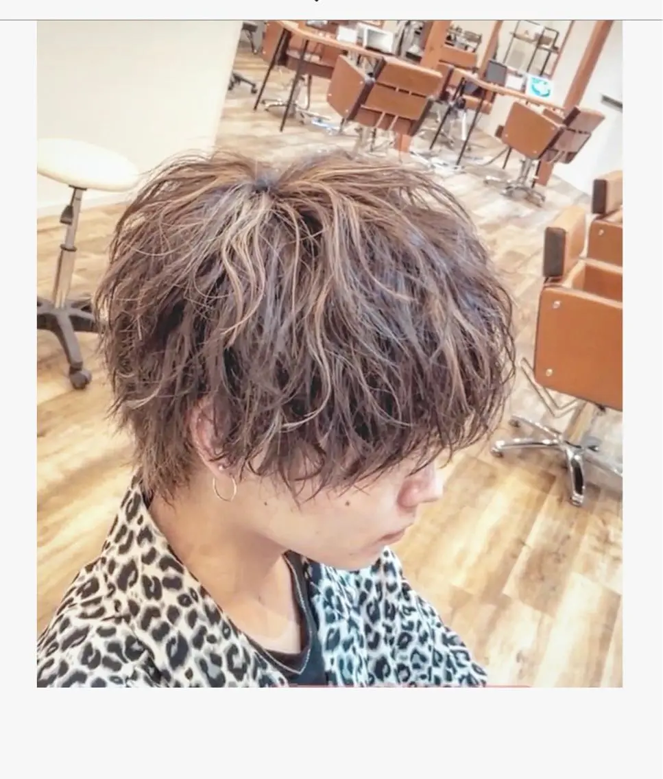 ショート カラー パーマ メンズ メンズハイライト メンズパーマ ハイライトカラー ハイライト カット ヘアカラー トリートメント TELA HAIR 副代表 岡田のヘアスタイル