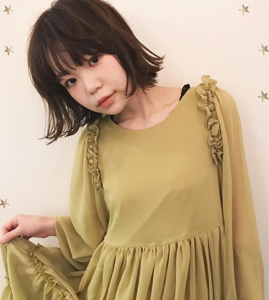 ミディアム カラー 市川 千夏のヘアスタイル