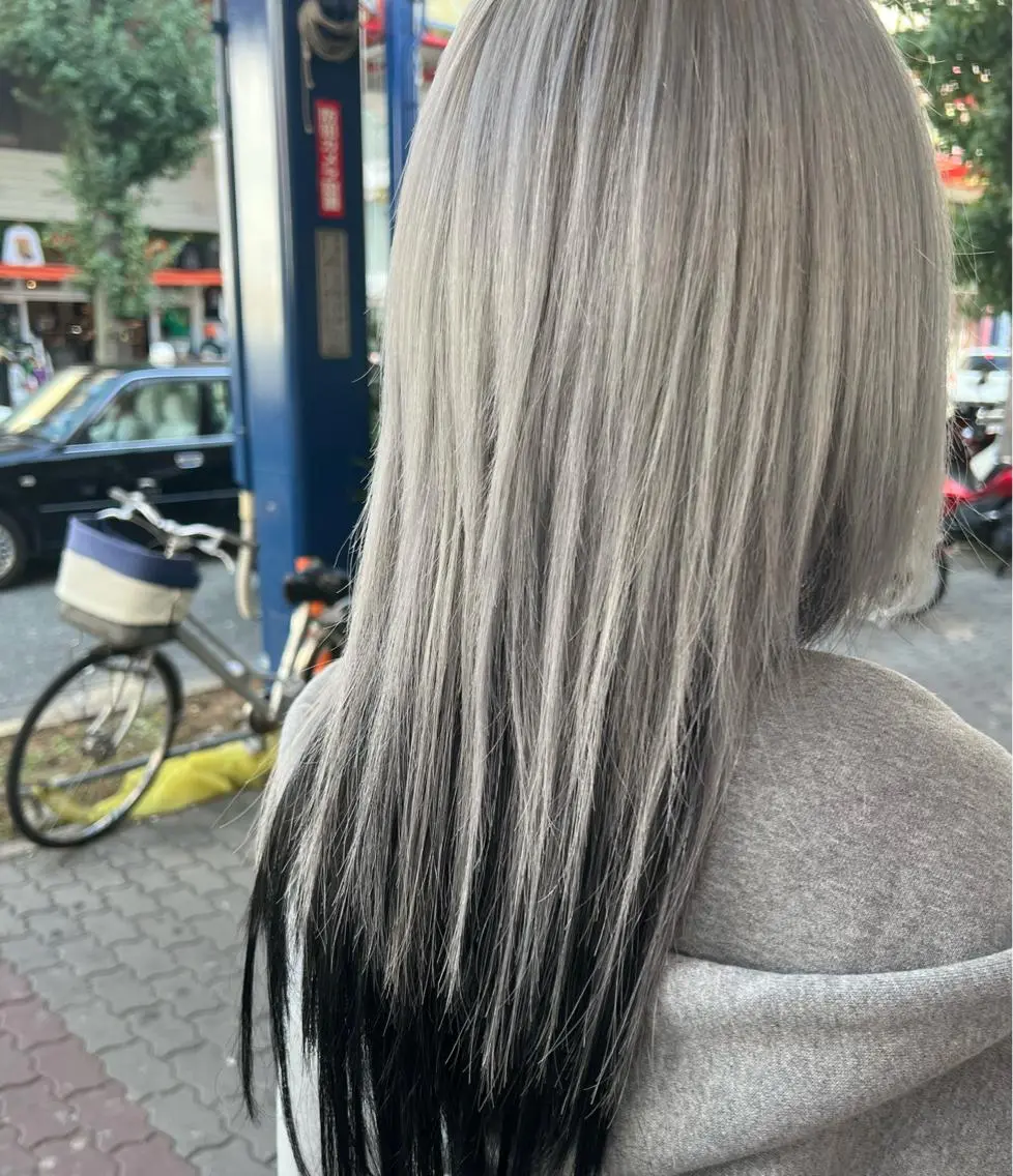 ミディアム カラー 黒髪 シルバー エクステ ウルフカット ヘアカラー まさき✂︎ /ブリーチカラーのヘアスタイル