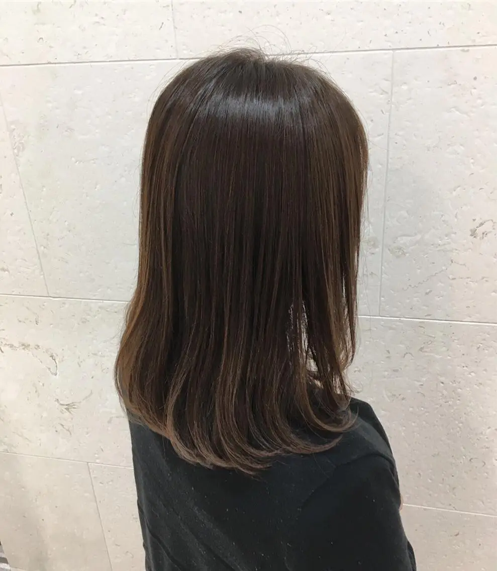 セミロング カラー アッシュ レイヤーカット トリートメント カット ヘアカラー トリートメント 斉藤 貴也のヘアスタイル