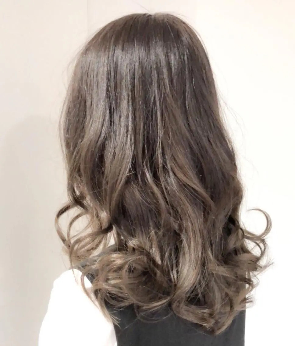 セミロング カラー ブリーチ グレージュ ブリーチなしカラー レイヤー/ウルフ ハイトーンhiroのヘアスタイル