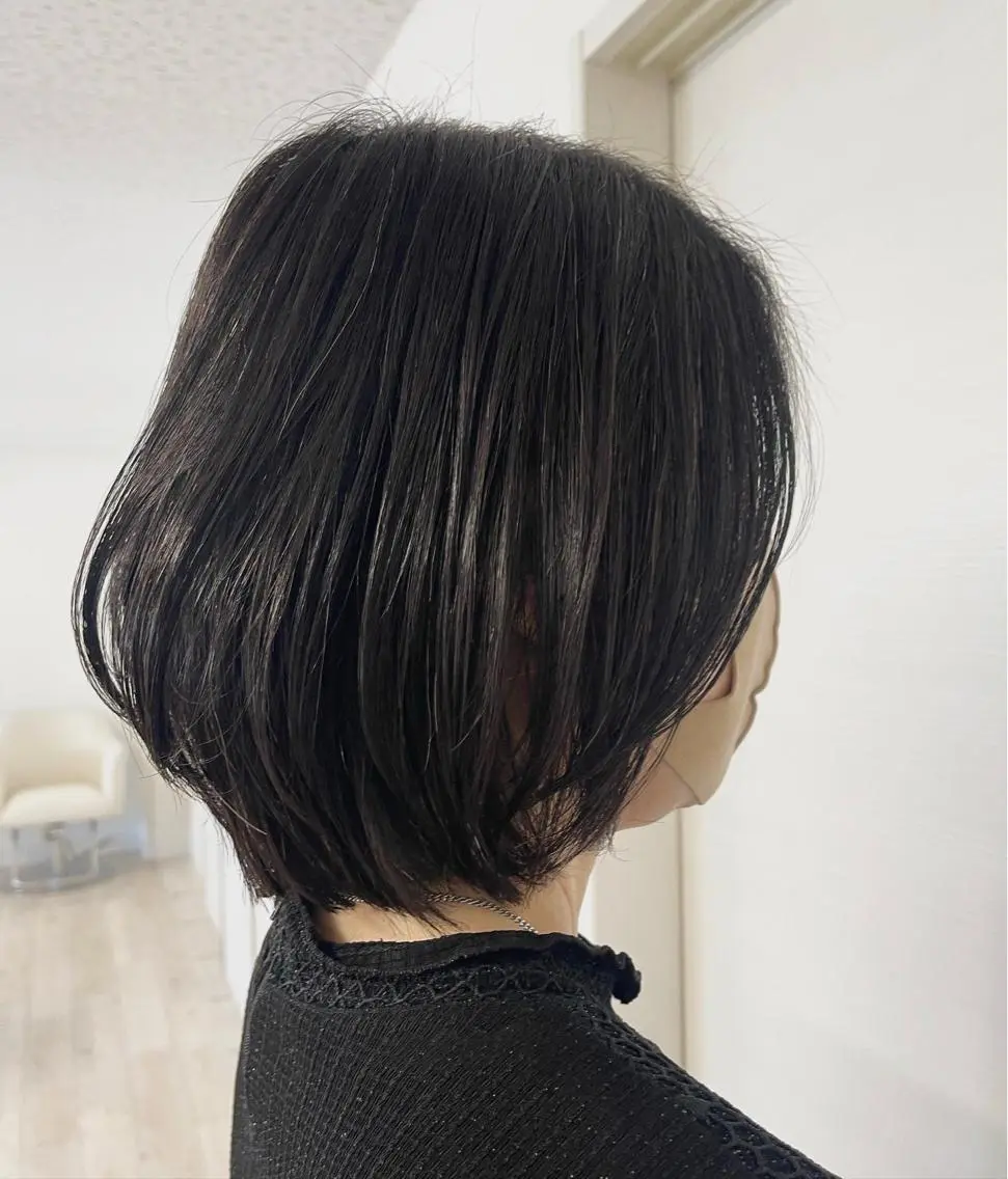 ミディアム ボブ 𝓜𝓮𝓛𝓲𝓟 冨樫果楠のヘアスタイル