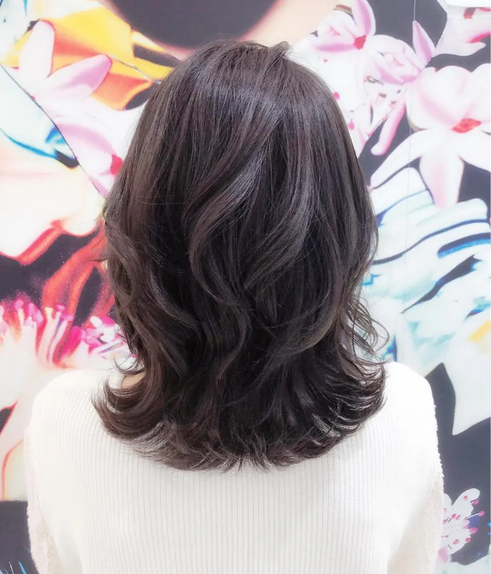 ミディアム パーマ ミディアムパーマ ボブ レイヤーカット 外ハネヘア 趙 英来のヘアスタイル