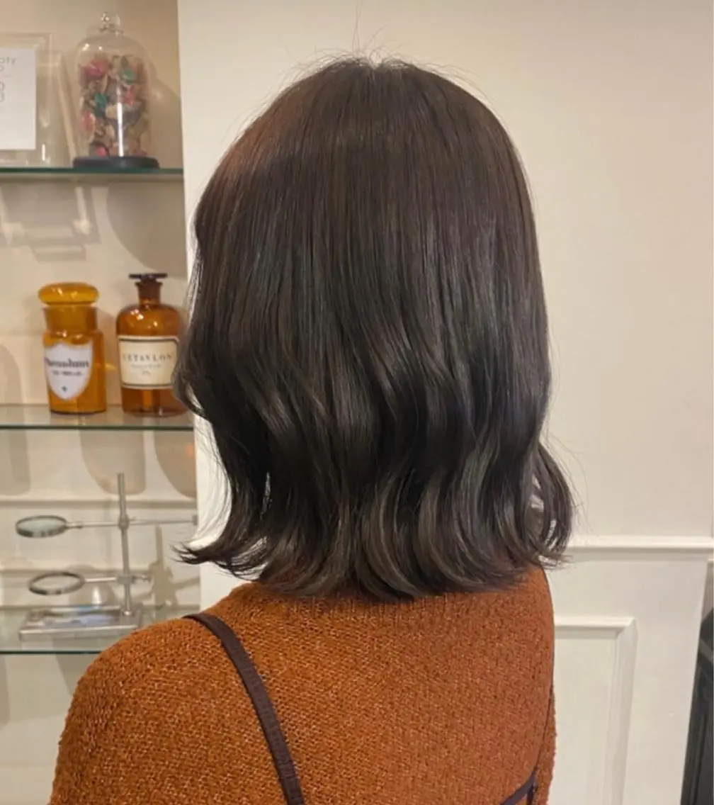 ミディアム カラー グレージュ オリーブグレージュ オリーブグレー カット ヘアカラー ボブ/レイヤー/表 参道/美容師♡ゆいかのヘアスタイル