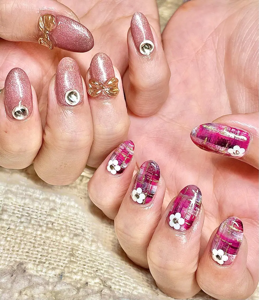 ミディアム カラー パーマ ヘアアレンジ メンズ キッズ ネイル マツエク・マツパ ミラーネイル リボン el. by Aoのネイルデザイン