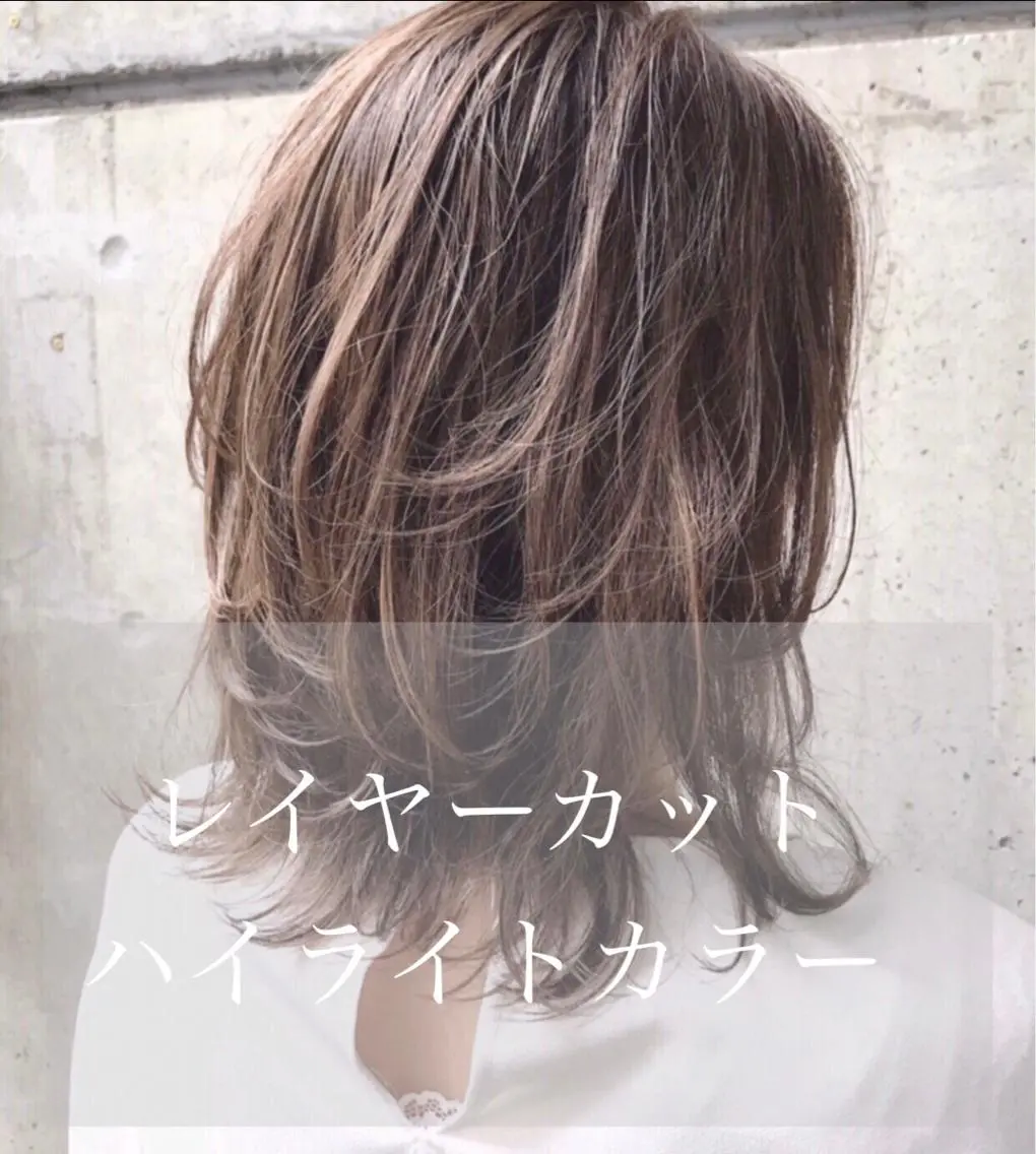 ミディアム カラー ミディアムパーマ アッシュ ベージュカラー ブルーカラー グレージュ ヘアカラー AKI アキのヘアスタイル