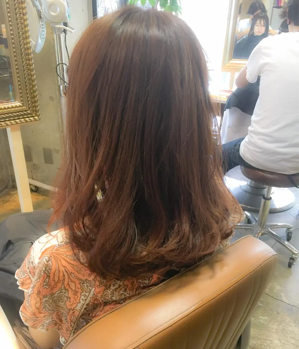 セミロング カラー グラデーションカラー ハイライトカラー オレンジ ハイライト 北條 優輝のヘアスタイル