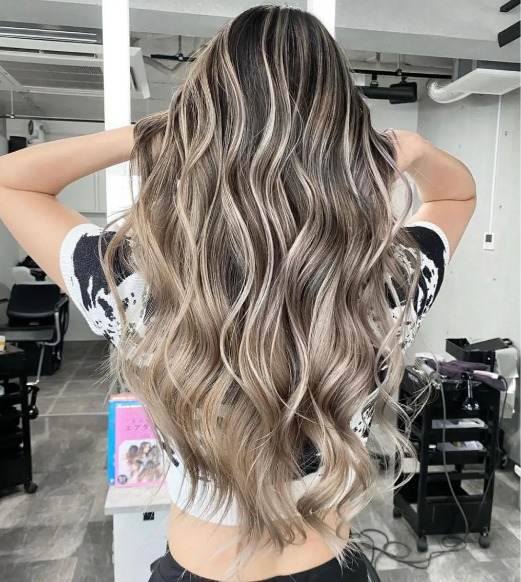 カラー 草島 友樹のヘアスタイル