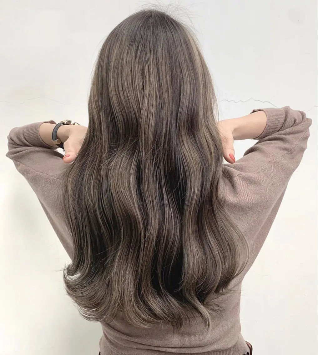 セミロング カラー アッシュ ベージュカラー ブリーチ 透明感カラー カット ヘアカラー トリートメント 鈴木 一貴のヘアスタイル