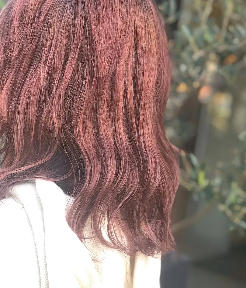 ミディアム カラー ブリーチ ピンクカラー 川越 輝梨奈のヘアスタイル