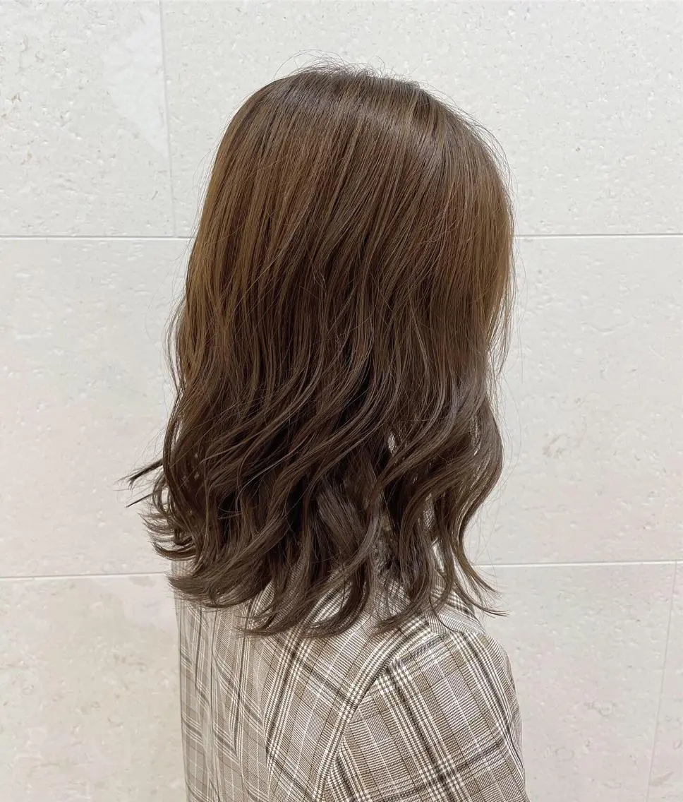 セミロング カラー アディクシーカラー ヘアカラー トリートメント 斉藤 貴也のヘアスタイル