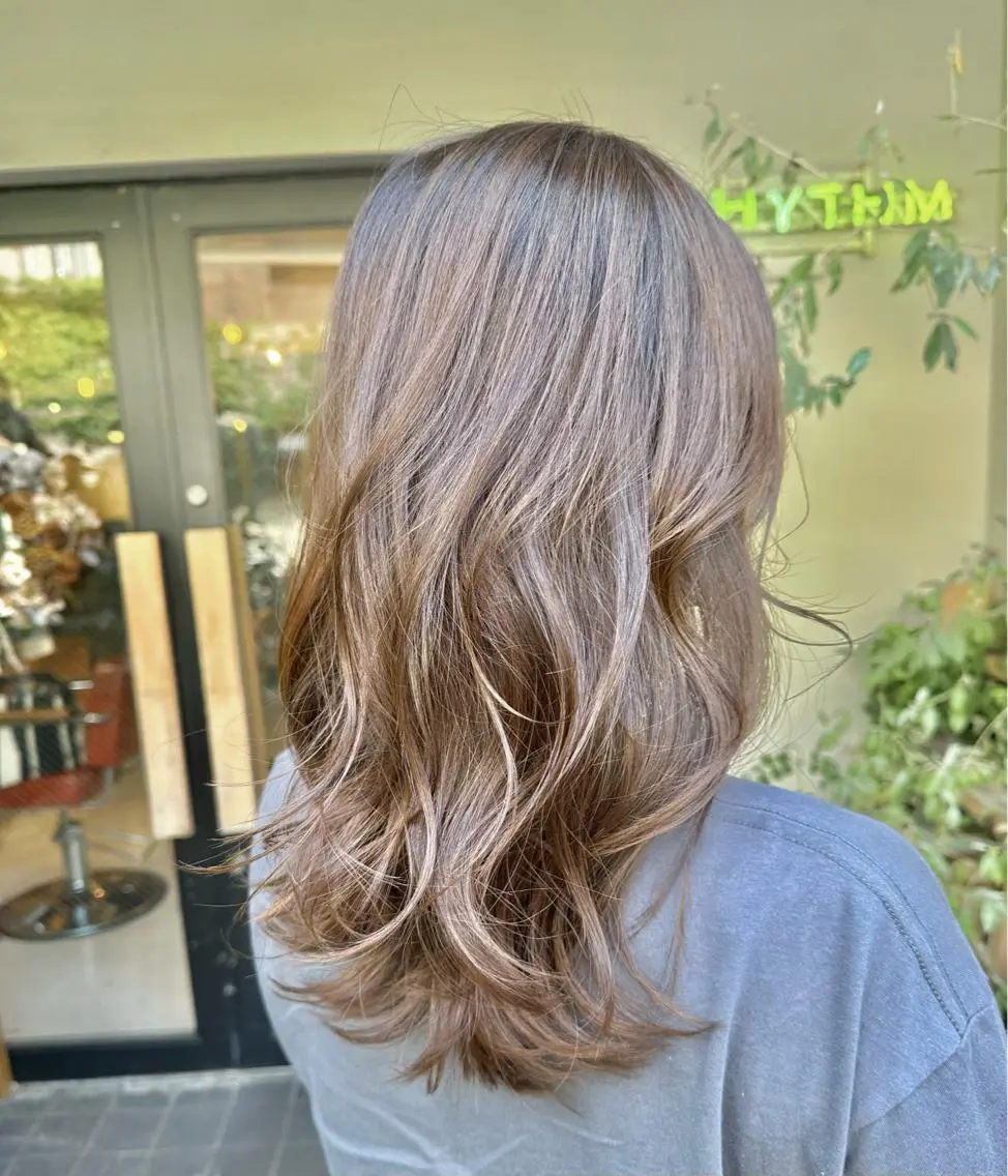 セミロング カラー バレイヤージュ ブリーチ ケアブリーチ ハイライトカラー ハイトーンカラー ✂︎岡根 京花✂︎のヘアスタイル