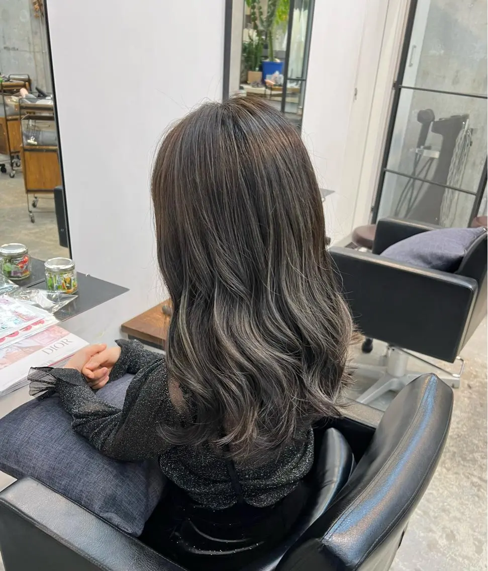 ロング カラー ハイライトカラー ハイライト 吉川 陽菜のヘアスタイル