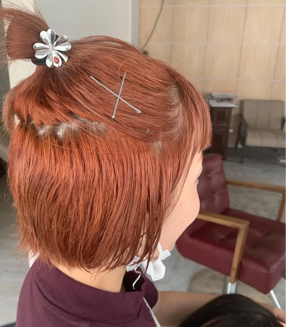 ショート カラー ヘアアレンジ サナ🌱 切りっぱなしボブのヘアスタイル