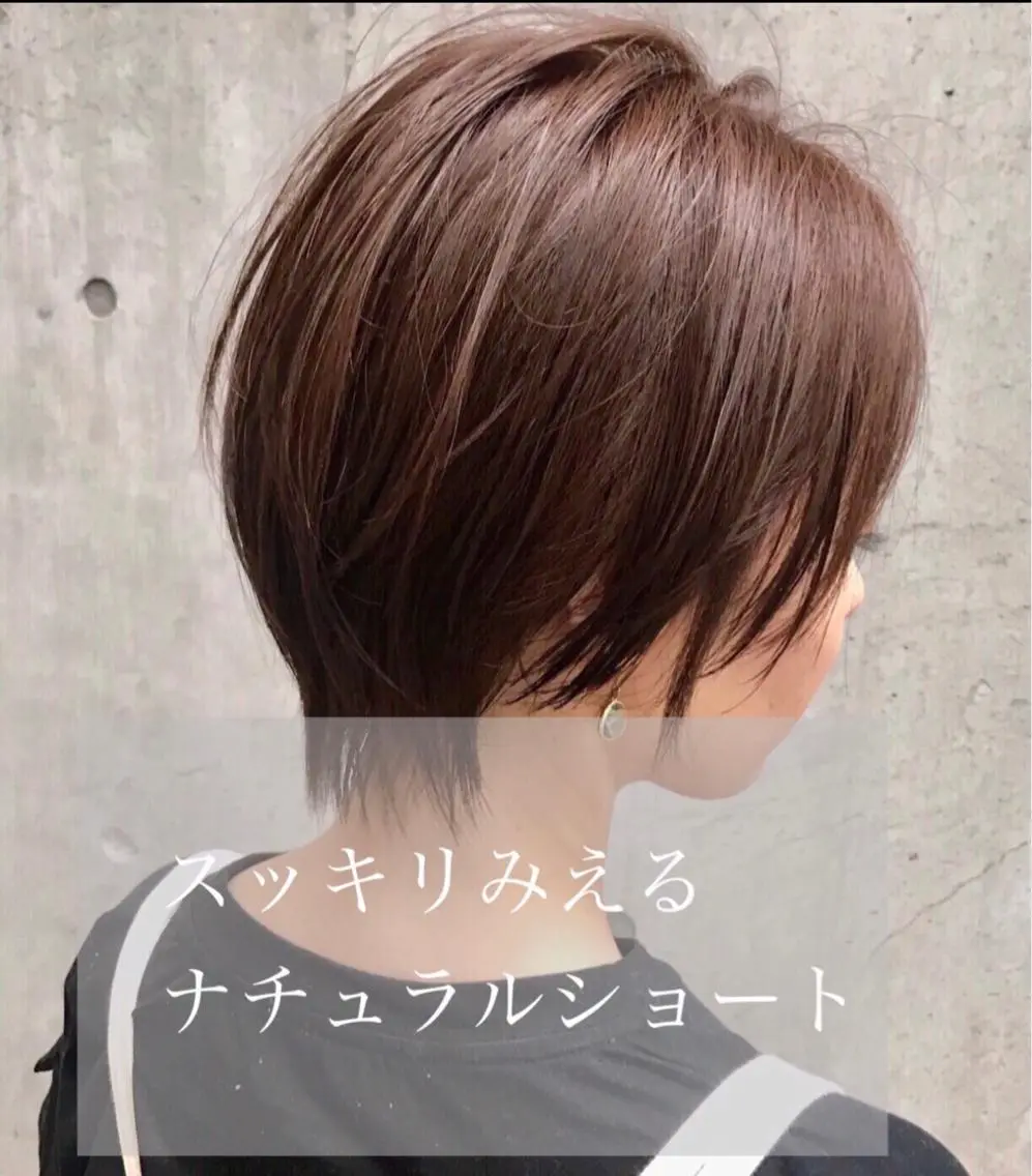 ショート カラー アッシュ ベージュカラー ブルーカラー グレージュ ハイトーンカラー カット ヘアカラー AKI アキのヘアスタイル