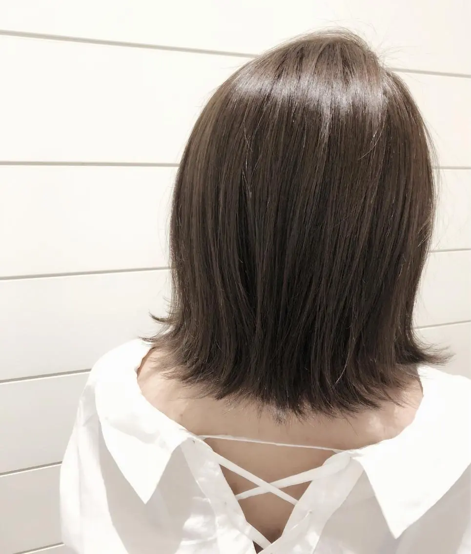 ミディアム カラー 切りっぱなしボブ グレージュ ボブ カット ヘアカラー トリートメント 🍊新宿南口🍊 ERINAのヘアスタイル