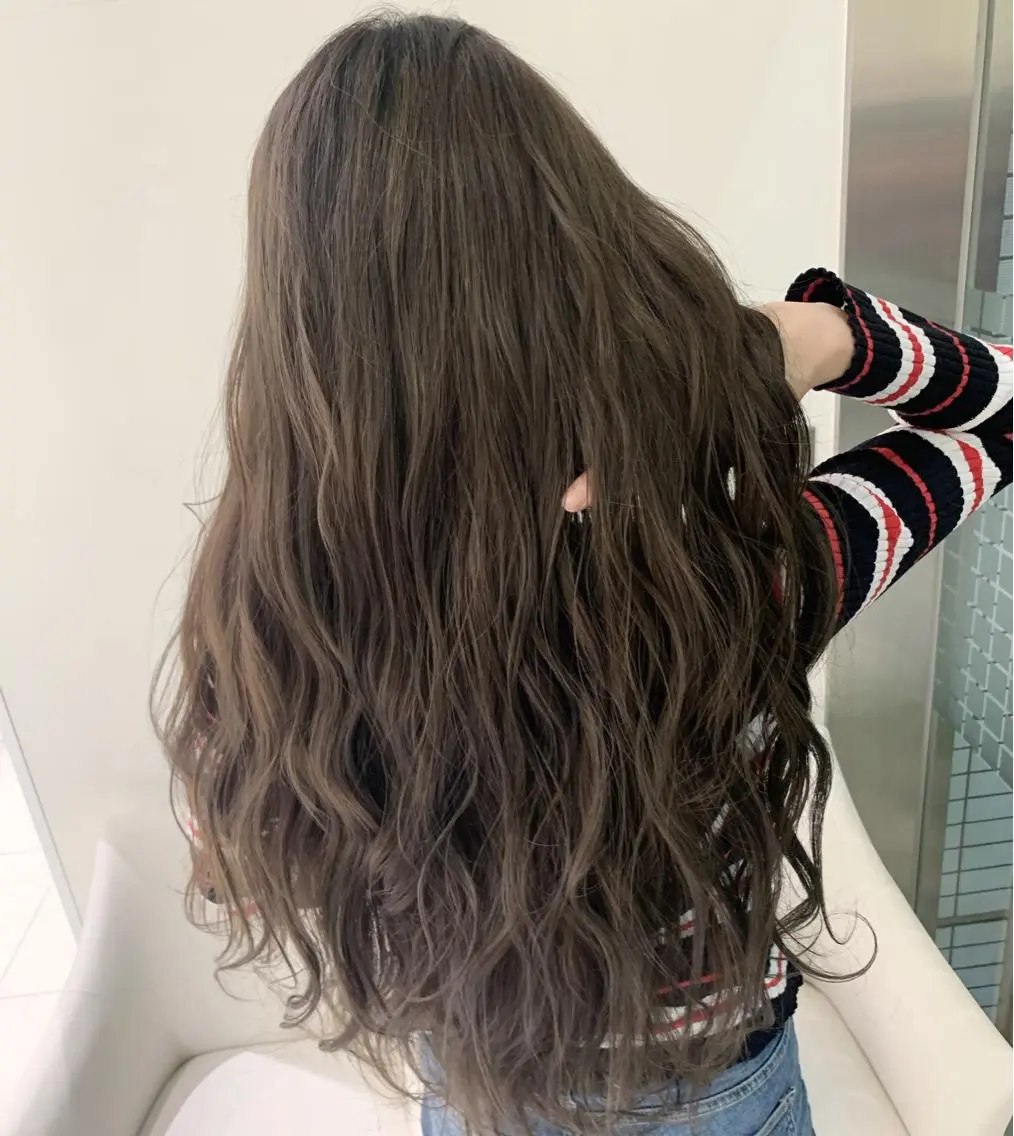 セミロング カラー グレージュ カット ヘアカラー トリートメント ブリーチ/バレイヤ ージュ川端裕司のヘアスタイル