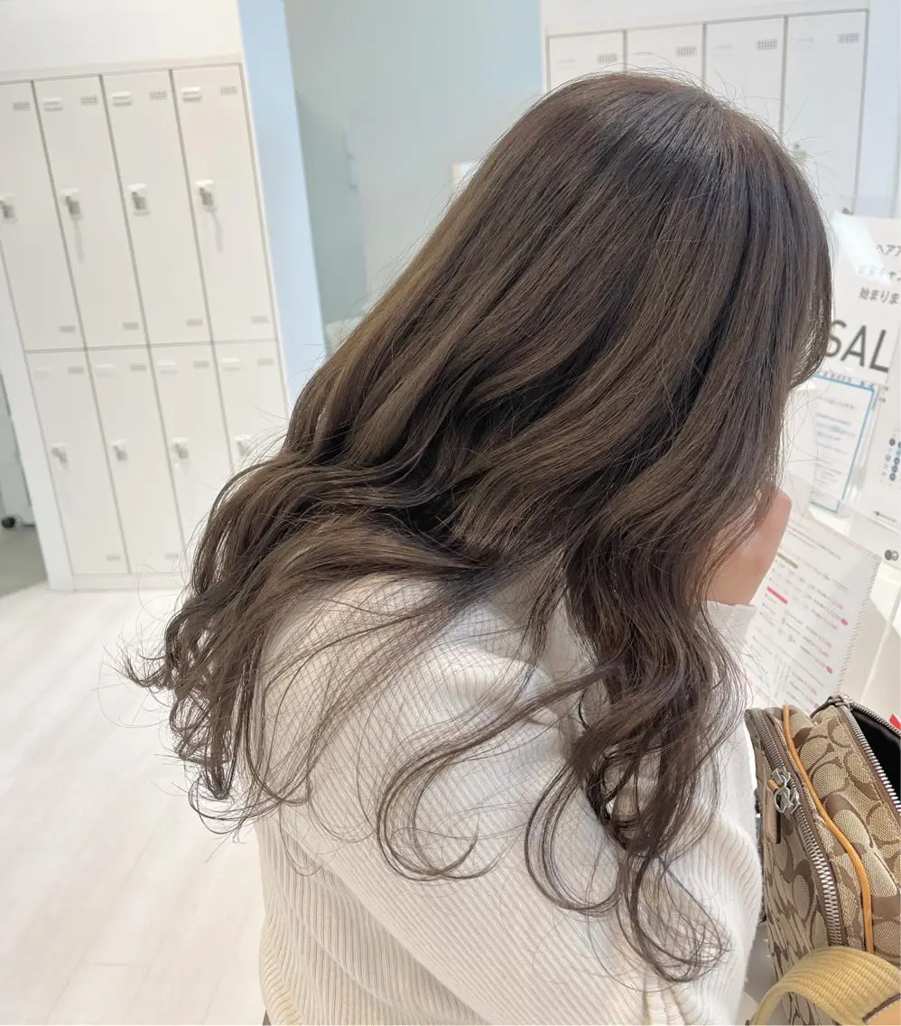 セミロング カラー GOODDAY ヘアサロンのヘアスタイル