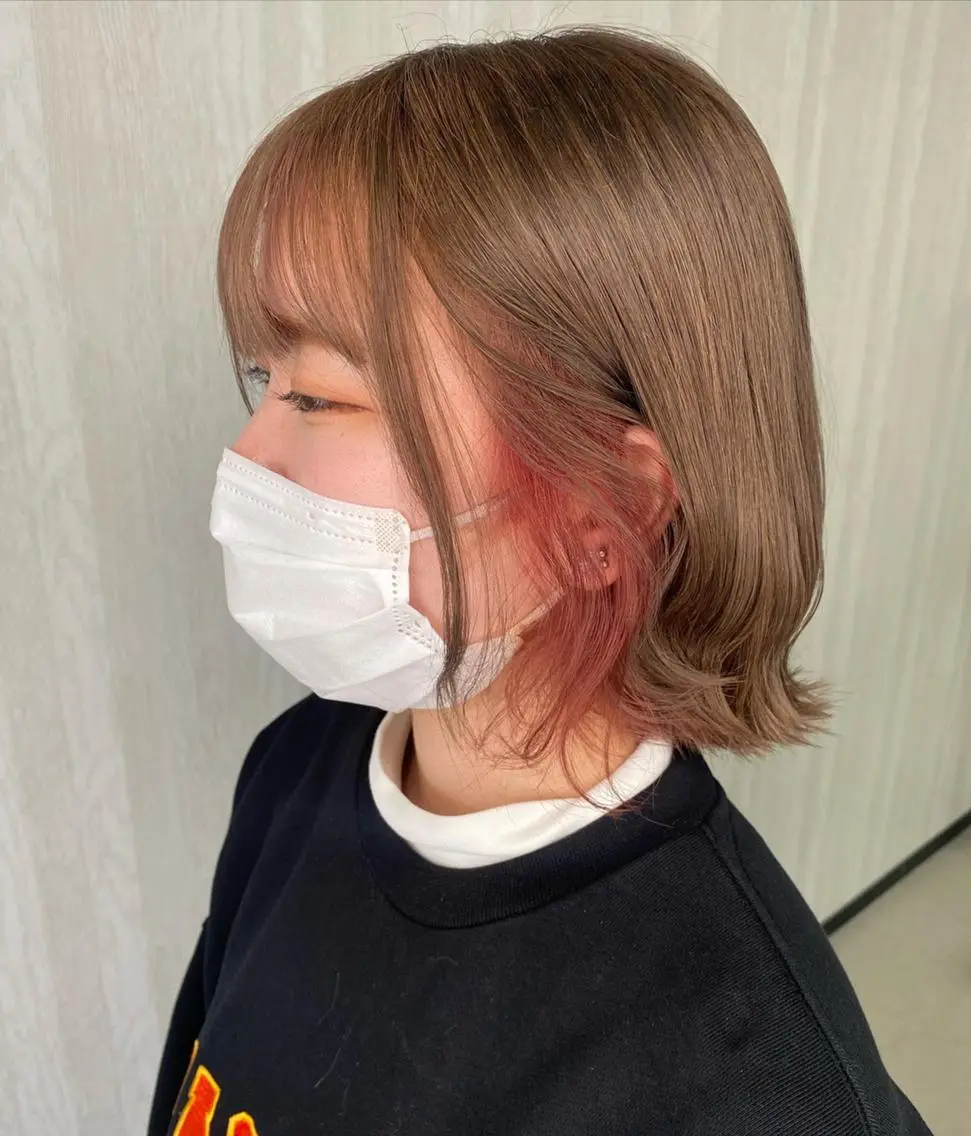 ロング カラー ベージュカラー イヤリングカラー インナーカラー ミルクティーベージュ ピンクカラー UNDER vr 【アンダーバー】のヘアスタイル