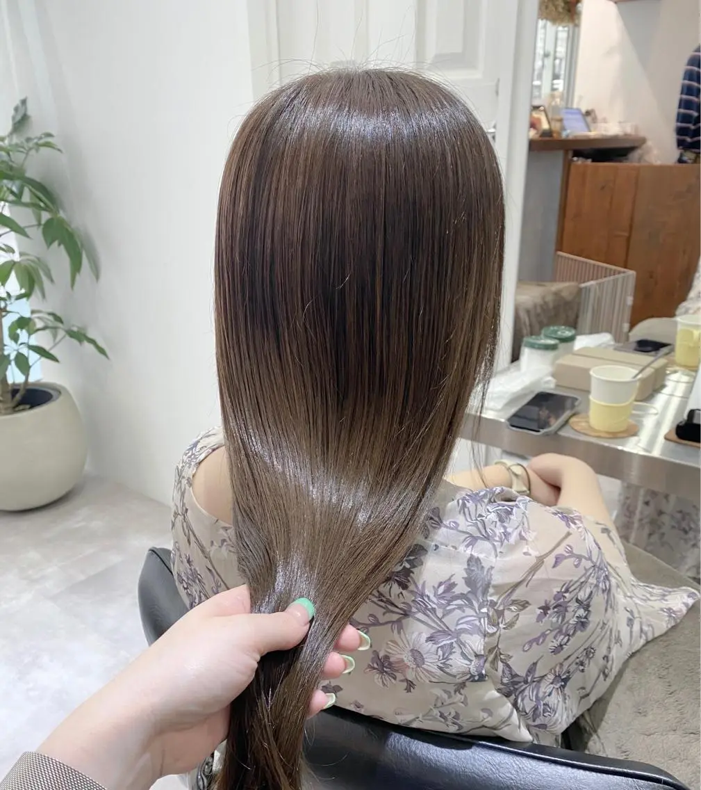 ロング カラー アッシュ ベージュカラー 透明感カラー ミント オリーブアッシュ ブリーチ指名 NO1🌈SAKIのヘアスタイル