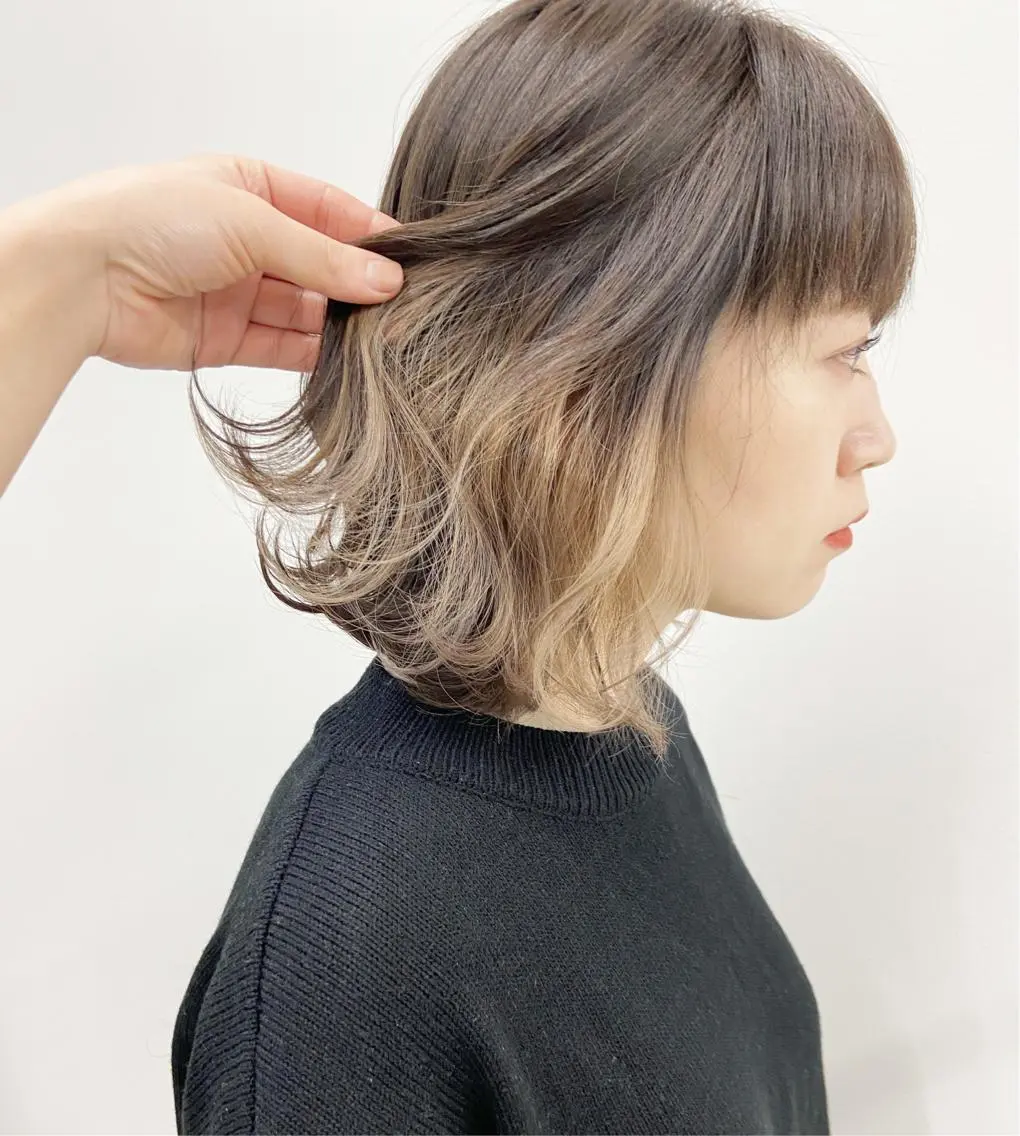 ミディアム カラー ヘアアレンジ ベージュカラー ブリーチ インナーカラー ホワイトベージュ ヘアカラー トリートメント 🦄インナーカラー 🦄貫井彩花のヘアスタイル