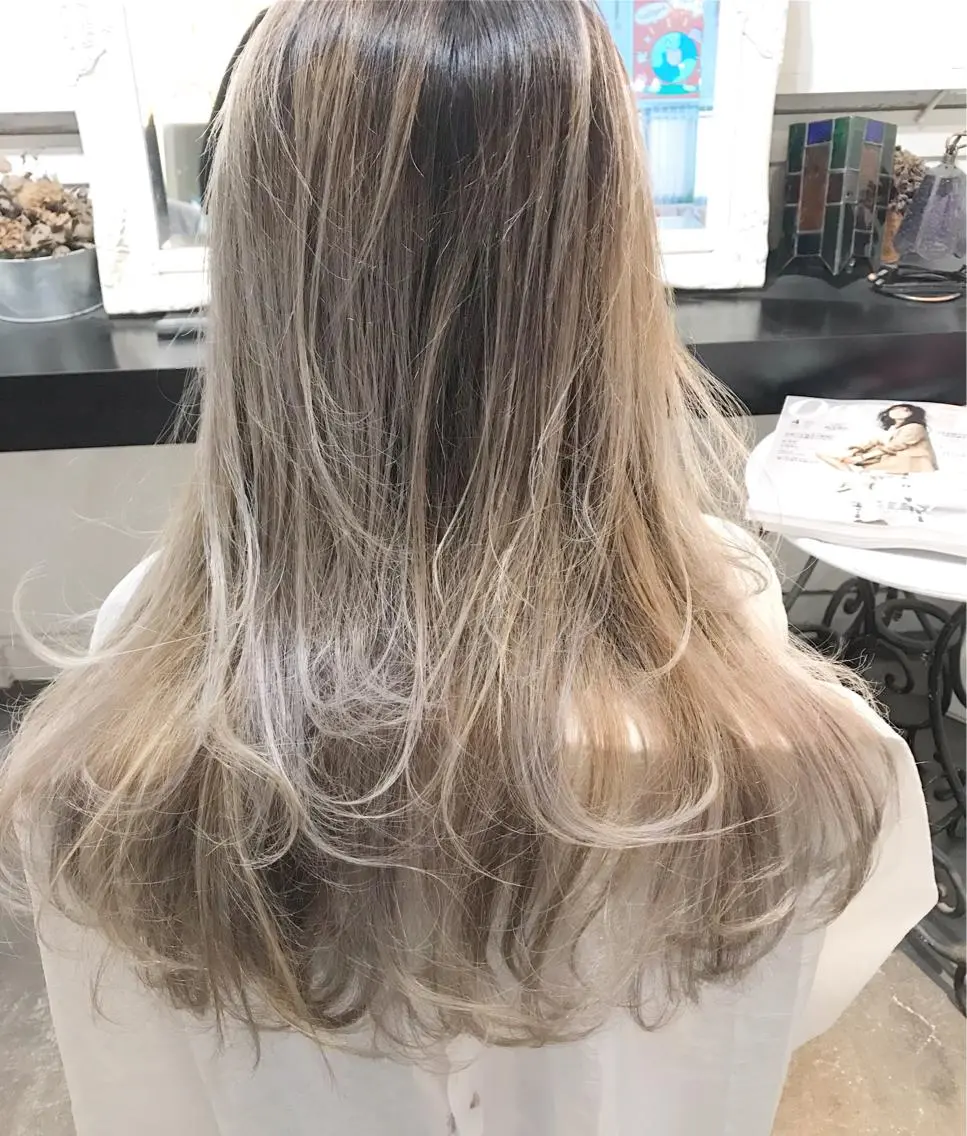 ロング カラー メンズ お団子ヘア 切りっぱなしボブ メンズバレイヤージュ メンズブリーチ メンズハイライト Mariana/ 鶴原-ハイライトのヘアスタイル