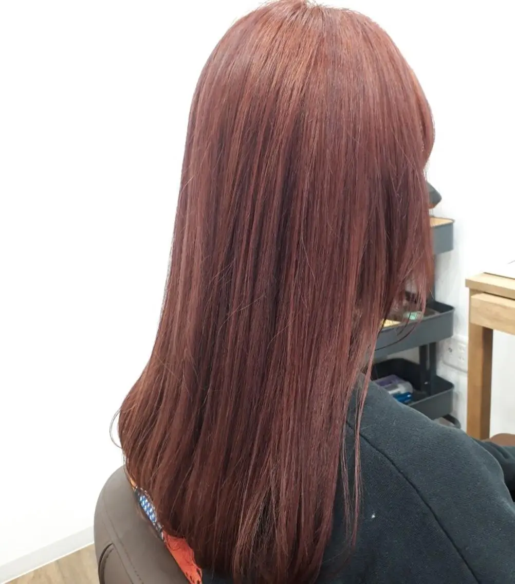 セミロング カラー ブリーチ レッドカラー 池内 智哉のヘアスタイル