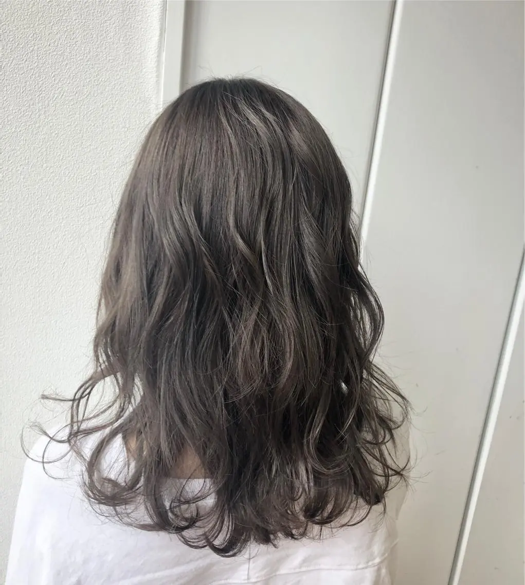 ミディアム カラー ブリーチ グレージュ ヘアカラー Le/a谷町 野上幹太のヘアスタイル