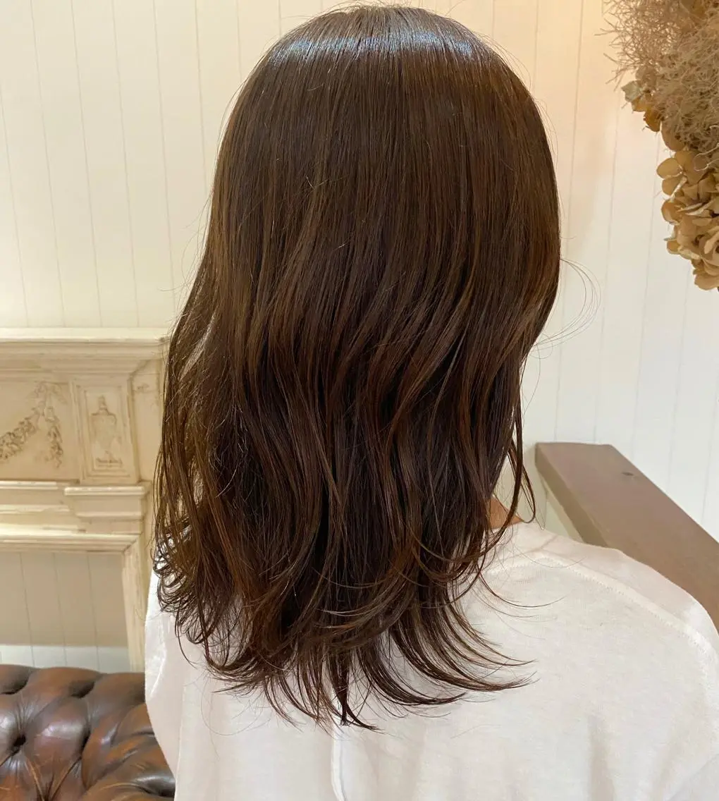 セミロング ブリーチなしカラー/ 顔周りレイヤーカットのヘアスタイル