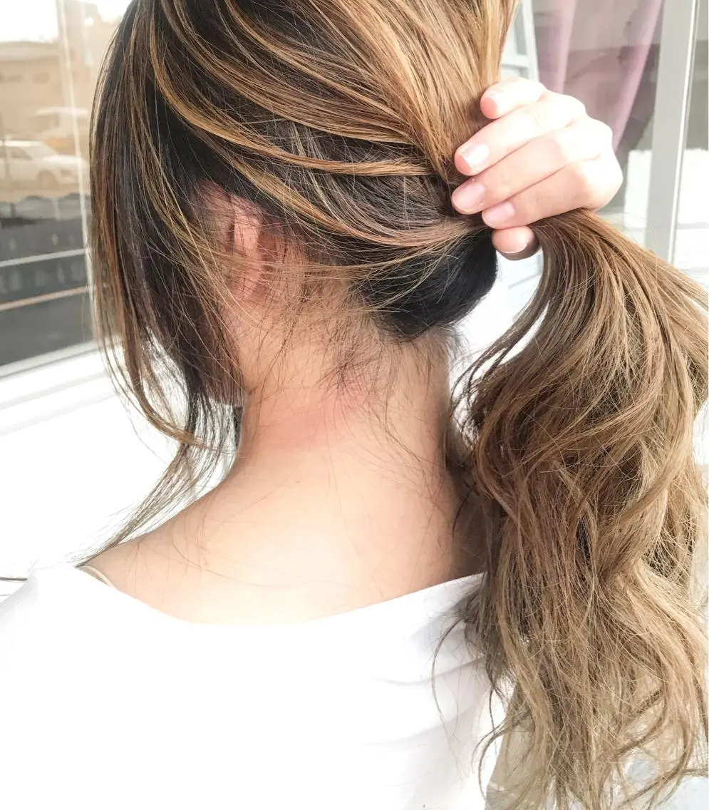 ロング カラー ヘアアレンジ お団子ヘア 切りっぱなしボブ バレイヤージュ ブリーチ グラデーションカラー Mariana/ 鶴原-ハイライトのヘアスタイル