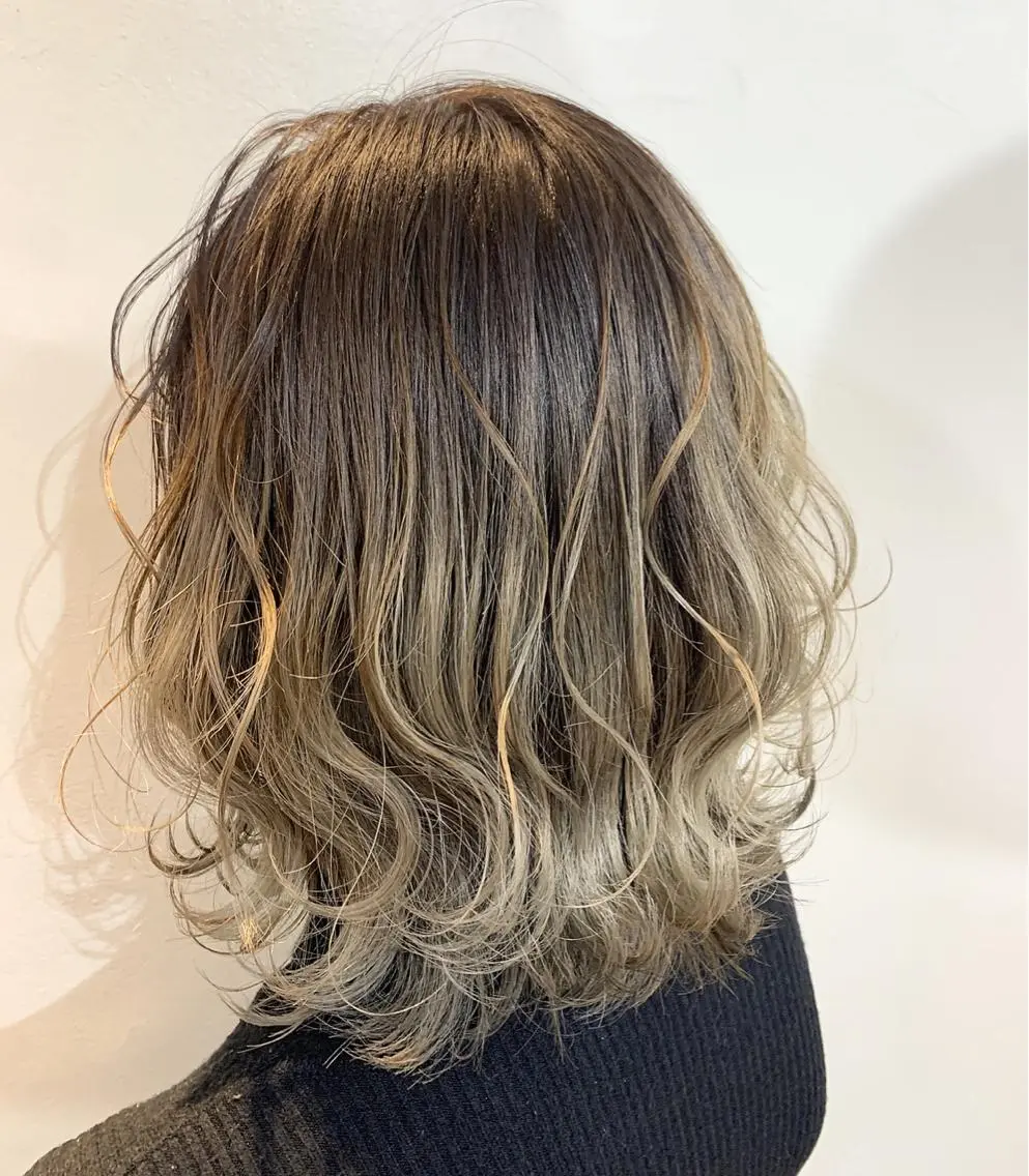 ミディアム カラー ヘアアレンジ バレイヤージュ レイヤーカット ☆est hair☆ 新宿ナプラスタジオのヘアスタイル