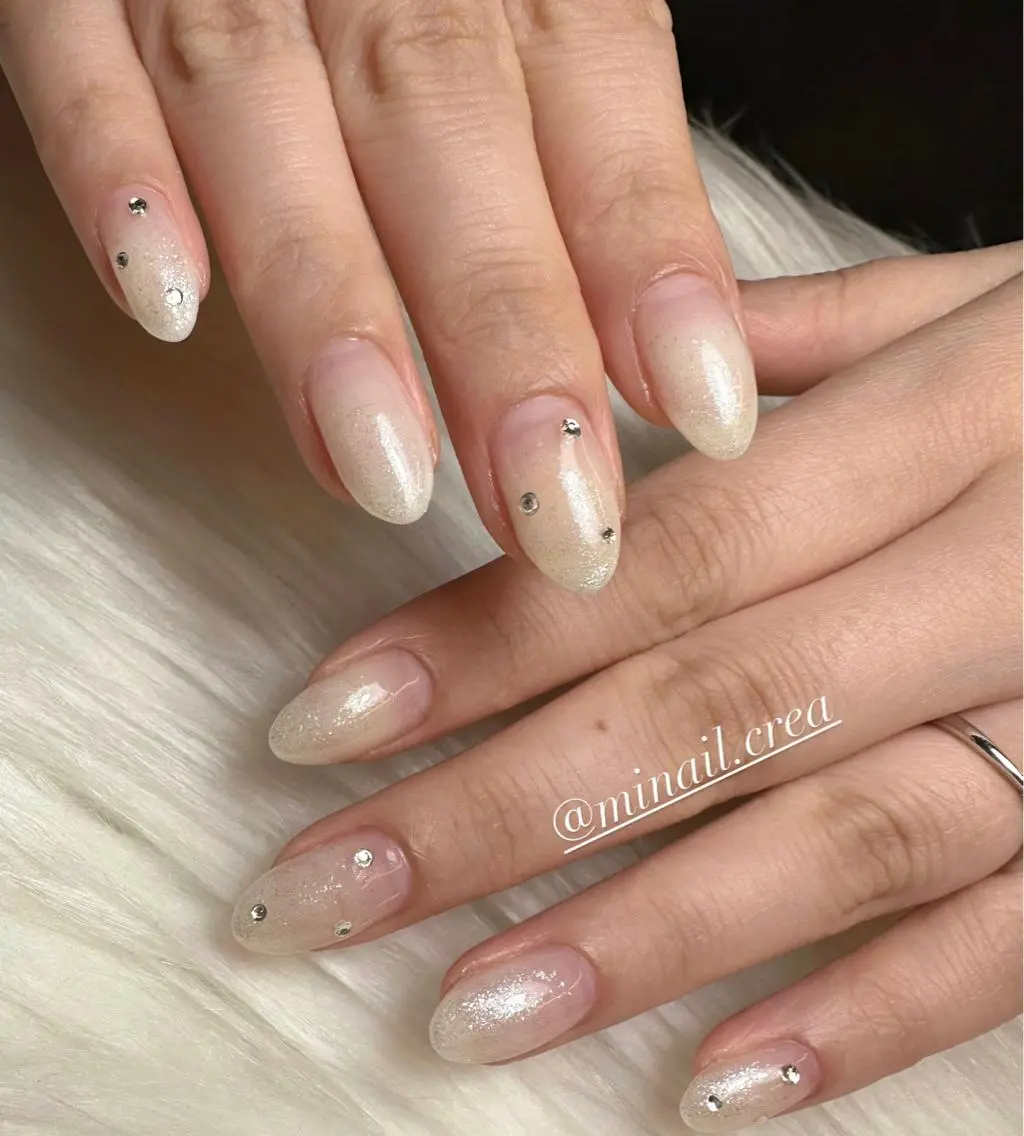ネイル ジェルネイル ラメ(グリッター) ラメグラデーション ホワイト CReA nailのネイルデザイン