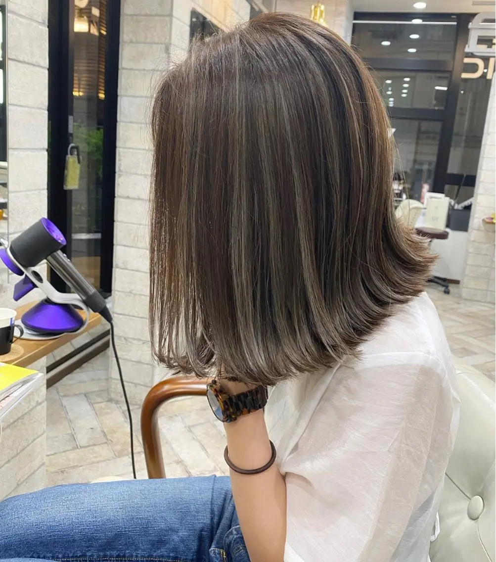 ミディアム カラー パーマ ヘアアレンジ メンズ キッズ ネイル マツエク・マツパ カット ヘアカラー ハイライト、レイヤー カット/西梅田/中西のヘアスタイル