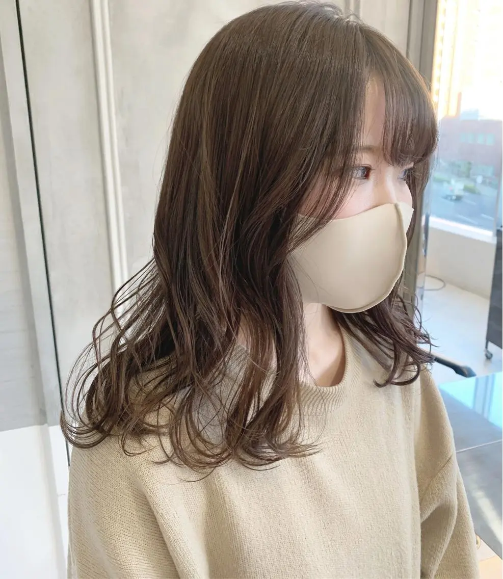 ミディアム カラー ベージュカラー ブリーチ 透明感カラー minami🪷 暖色カラーのヘアスタイル