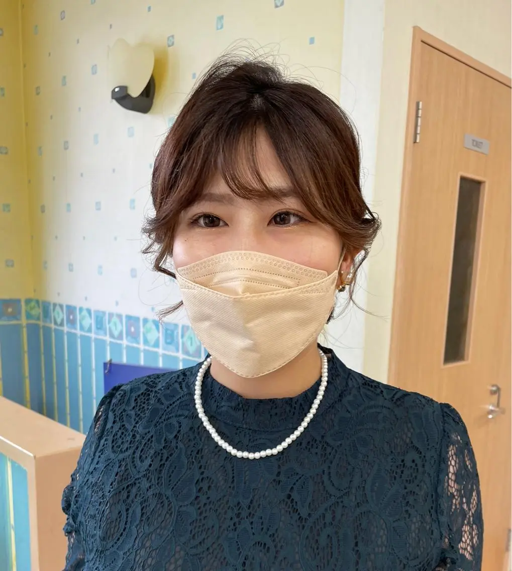 ミディアム ヘアアレンジ 顔周りカット yui .のヘアスタイル