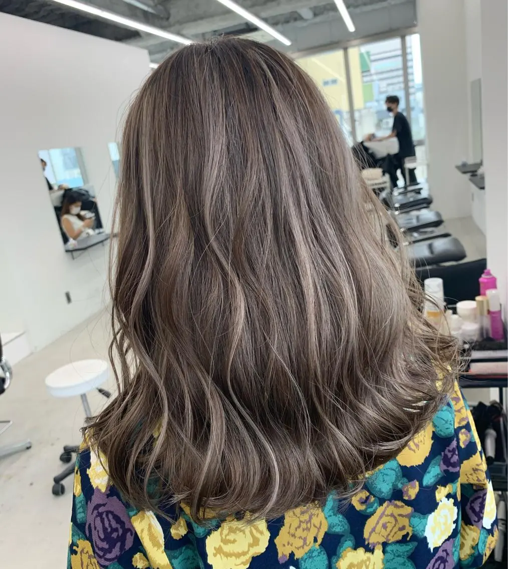 ミディアム ハイライト 山田 絵里菜のヘアスタイル