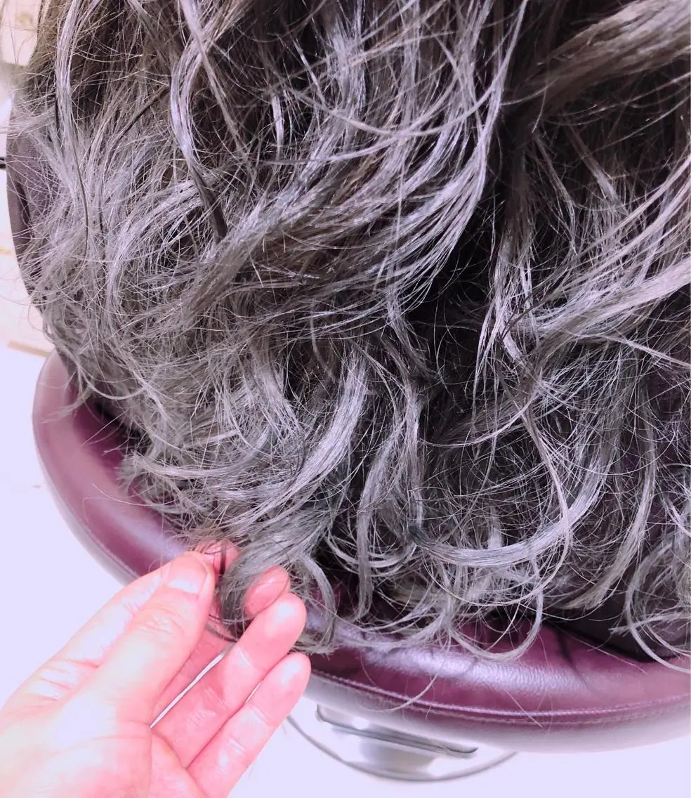 ロング カラー ブリーチ グレージュ カット ヘアカラー パーマ 縮毛矯正 トリートメント ヘッドスパ 難しい髪質の縮毛矯正 高岡/射水/髪質改善のヘアスタイル