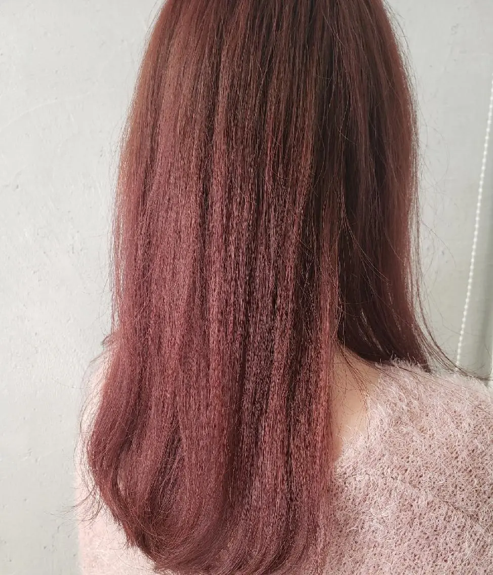 セミロング カラー 艶髪／オリーブ系／ 肌が綺麗に見えるお色のヘアスタイル