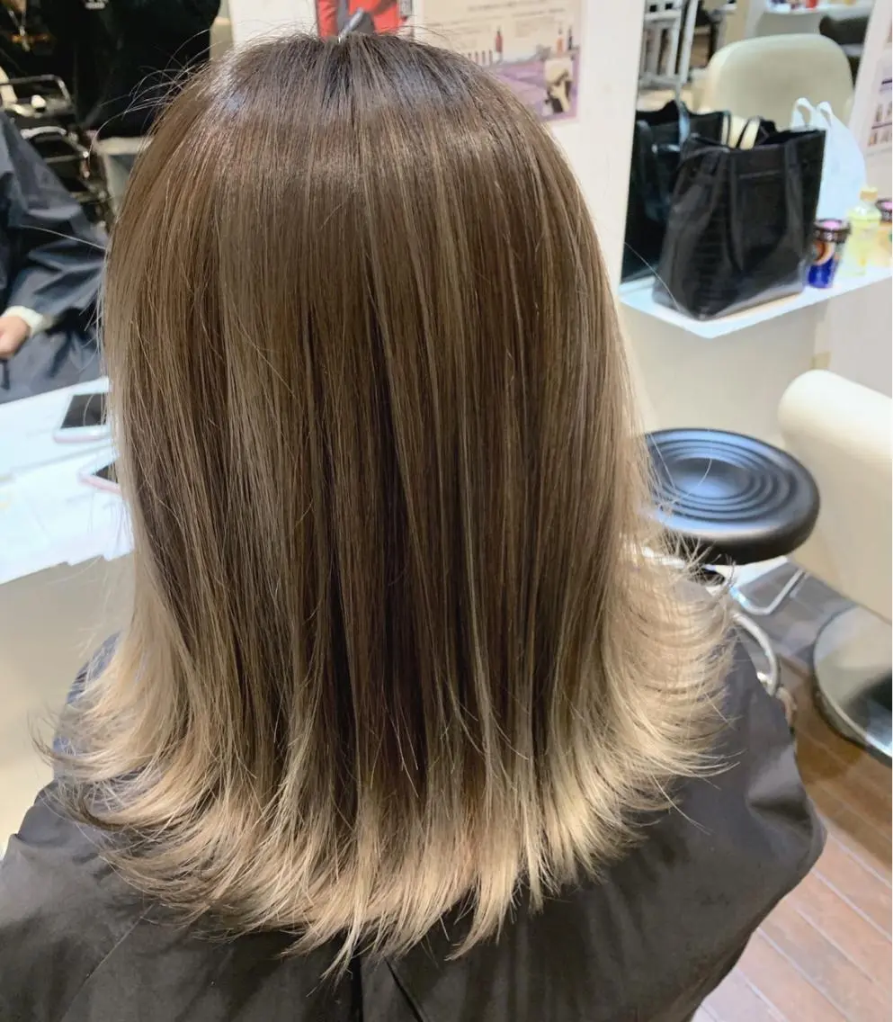 セミロング カラー バレイヤージュ レイヤーカット 心斎橋なんば 大野竜輝のヘアスタイル
