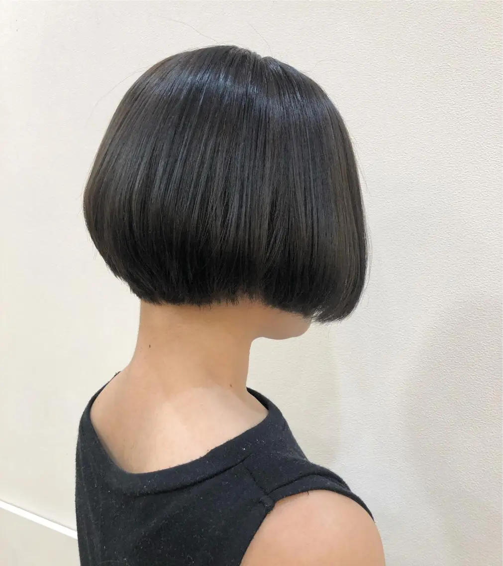 ショート カラー ヘアカラー 内田温子大人女性 ハイライト、ボブのヘアスタイル