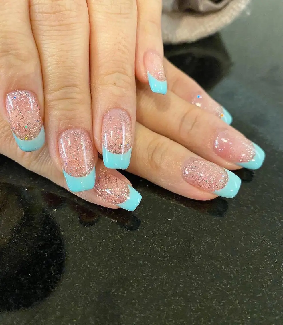 ネイル フレンチネイル キラキラネイル ラメ(グリッター) 水色 ピンク crystal ⭐︎ colorのネイルデザイン